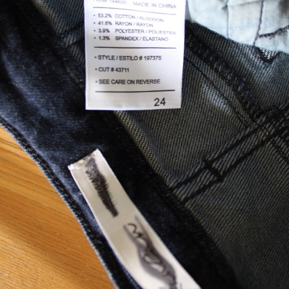 KanCan NWOT Dark Wash Skinny Mid Rise Jeans 24 00 - Picture 11 of 12